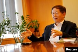 资料照：台湾半导体巨头TSMC主席刘德音在接受采访。（2018年8月31日）