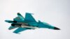 Pesawat pengebom tempur Sukhoi SU-34 yang membawa Presiden Rusia Dmitry Medvedev mengudara di pangkalan udara Kubinka di luar Moskow, 28 Maret 2009. (Foto: Reuters)