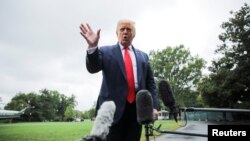 特朗普总统离开白宫前往佛罗里达州之前对媒体发表讲话。（2020年7月31日）