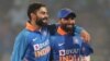 বিশাখাপত্তনমে ভারত ও ওয়েস্ট ইন্ডিজের মধ্যে দ্বিতীয় একদিনের আন্তর্জাতিক (ওডিআই) ক্রিকেট ম্যাচের পর ভারতের অধিনায়ক বিরাট কোহলি সতীর্থ মহম্মদ শামির সঙ্গে জয়ের উল্লাসে মেতে উঠেন।১৮ ডিসেম্বর ২০১৯। (ছবি-এএফপি) 