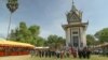 ការ​សម្តែងឡើងវិញ​នៃ​អំពើ​សាហាវ​ព្រៃផ្សៃ​របស់​ខ្មែរ​ក្រហម​មកលើ​ប្រជាពលរដ្ឋ​ខ្មែរ​ស្លូតត្រង់​នៅ​‍‍«ថ្ងៃ​នៃ​ការ​ចងចាំ និង​ថ្ងៃ​រំឭក​វិញ្ញាណកន្ខ​របស់​ជន​រងគ្រោះ​នៃ​របប​ខ្មែរក្រហម» ដែល​ប្រារព្ធ​ធ្វើ​ឡើង​នៅ​ថ្ងៃទី២០ ខែ​ឧសភា ឆ្នាំ២០១៥។ (រូបថត៖ មជ្ឈមណ្ឌល​ឯកសារ​កម្ពុជា)