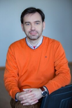 Фото: Євген Федченко та СтопФейк відповідають за перевірку фактів для Facebook в Україні
