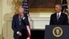 Байден випереджає Трампа в опитуваннях, але, на думку оглядачів, для перемоги йому варто заручитись підтримкою Обами і змінити програму