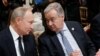 Presidente russo Vladimir Putin fala com o Secretário-geral das Nações Unidas, António Guterres, durante um almoço no Palácio do Eliseu, pelas comemorações dos 100 anos do Dia do Armistício. 11 Novembro 2018, Paris, França.