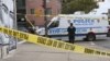 La Policía en la escena del tiroteo en el club Triple A Aces en el distrito de Brooklyn de Nueva York este sábado. 