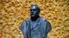 ARCHIVO - En esta fotografía del 10 de diciembre de 2018 se muestra el busto del fundador de los Premios Nobel, Alfred Nobel, durante la ceremonia de la entrega de los galardones en Estocolmo. (Henrik Montgomery/Pool Photo vía AP, Archivo).