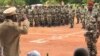 Général Ibrahim Dahirou Dembélé, ministre de la Défense et Général Keba Sangaré chef d'état major armée de terre, au Mali, le 8 septembre 2019. (VOA/Kassim Traoré)
