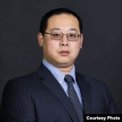 美国德州圣汤玛斯大学国际研究中心政治学助理教授兼代理系主任叶耀元