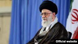 Seyyid Əli Xamneyi: Mən dedim rejimi qəbul etməyənlər də səs versin, bunun anlamı o deyil ki rejimi qəbul etməyənlər məclisə göndərilsin.