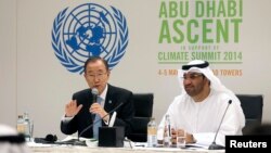 联合国秘书长潘基文5月4日在阿联酋就气候变化问题举行记者会