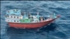 Foto yang dirilis oleh Pusat Komando Militer AS menunjukkan kapal yang diyakini membawa komponen rudal yang berasal dari Iran dan berlayar menuju Houthi. (Foto: U.S. Central Command via AP)