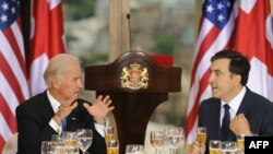 Міхеїл Саакашвілі та тодішній віце-президент Джо Байден, архівне фото, 2009 рік.