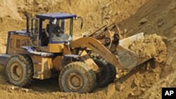 Escavadora em acção em Tete
