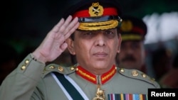 Pakistani Army Chief General Ashfaq Kayani salutes while reviewing the passing out parade of newly recruited soldiers during a ceremony in Quetta, October 11, 2011 file photo. 
