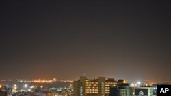 Imagem noturna de Maputo, capital de Moçambique 