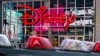 Logo Disney terlihat di Times Square, New York City, AS, 5 Desember 2019. Disney telah menghapus sebuah episode dari film animasi komedi situasi The Simpsons dari layanan streamingnya di Hong Kong. (Foto: REUTERS/Nick Pfosi)