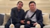 Mantan Perdana Menteri Kamboja Hun Sen berfoto bersama mantan Perdana Menteri Thailand Thaksin Shinawatra saat bertemu di lokasi yang disebutkan di Bangkok, Thailand, 21 Februari 2024. (Foto: Hun Sen melalui Facebook via REUTERS)