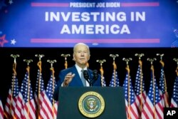 Presiden Joe Biden dalam sebuah acara di SUNY Westchester Community College, Rabu, 10 Mei 2023. (Foto: AP)
