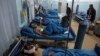 Heridos reciben tratamiento en un hospital después de un atentado suicida en Kabul, Afganistán, el 20 de noviembre de 2018.