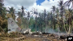 Partes do avião militar das Filipnas que caiu em Jolo, 4 de Julho de 2021