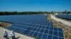 Banyak Warga Pakistan Beralih ke Energi Terbarukan untuk Atasi Biaya Listrik