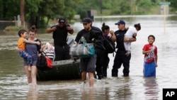 Wasu mazauna yankin Texas suna ficewa daga gidajensu