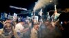 Seguidores del candidato opositor a la presidencia de Uruguay Luis Lacalle Pou, del Partido Nacional, durante un acto de campaña en San José, Uruguay el 22 de octubre de 2019. Uruguay celebra elecciones generales el domingo 27 de octubre. (AP Foto/Matilde Campodonico)