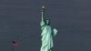 Mutum-mutumin da ake kira Statue of Liberty a Amurka, wanda wuri ne da Amurka take tunkaho da shi. 