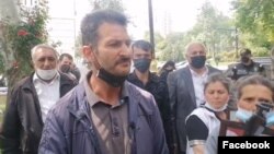 Xoşbulaq kəndinin bir qrup sakini Prezident Administrasiyasının binası qarşısında aksiya keçirib 