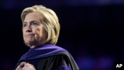 La exsecretaria de Estado, Hillary Clinton, en la graduación de Hunter College, Nueva York, el 29 de mayo de 2019. AP.