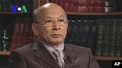 Lao Monghay, an independent analyst stopped by VOA Khmer on October 24, 2011.