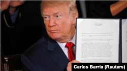 El presidente Donald Trump dijo que su gobierno ha destinado más de 1 billón de dólares para enfrentar la crisis de opiáceos en Estados Unidos. 