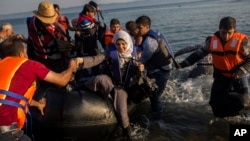 Türkiye oradan da denizyoluyla Yunanistan'a geçen mültecilerin çoğu ekonomisi daha güçlü olduğu için Almanya'ya sığırnmayı tercih ediyor. 
