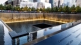 资料照片：在毁于9/11恐怖袭击的纽约世贸中心遗址建立的9/11纪念池。(2016年10月26日) 
