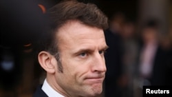 Presiden Prancis Emmanuel Macron menghadiri KTT para pemimpin Eropa di Brussels, Belgia, 9 Februari 2023. (Foto: REUTERS/Yves Herman)