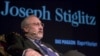 Americano Joseph E. Stiglitz, foi laureado Nobel de Economia em 2001 