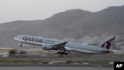 载有外国人的卡塔尔航空公司包机获准离开喀布尔国际机场（2021年9月9日）
