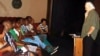 Henning Mankell durante um ensaio no Teatro Avenida em Maputo