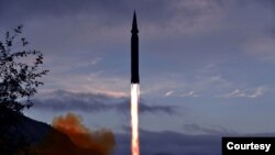 朝中社2021年9月29日发布一张被命名为“火星-8”号的高超音速导弹发射升空的照片